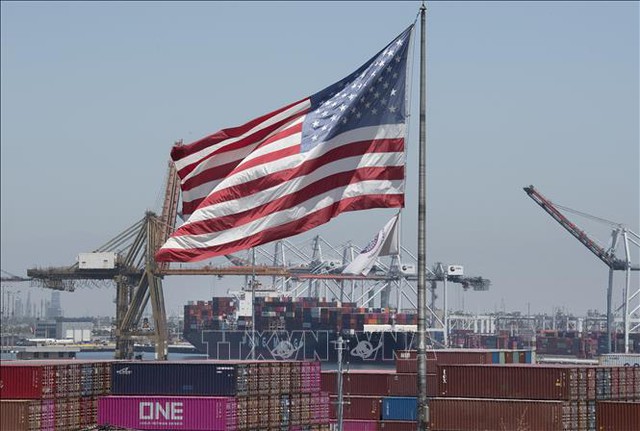 Mỹ khôi phục miễn trừ thuế quan đối với 352 mặt hàng nhập khẩu từ Trung Quốc - Ảnh 1.