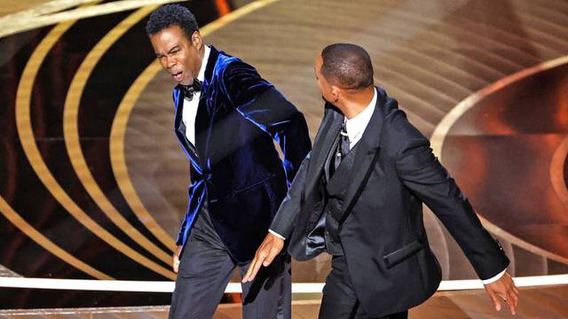 'Cái tát' của Will Smith tại Oscar 2022: Em trai danh hài Chris Rock thông tin sốc - Ảnh 4.