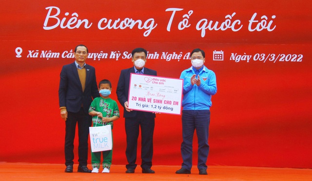 Dự án 1.000 'Nhà vệ sinh cho em' đến với các trường biên giới Nghệ An, Lào Cai - Ảnh 1.