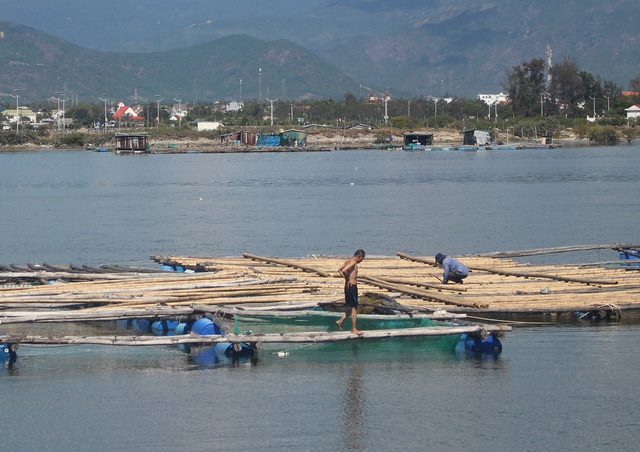 Nghề 'đục đẽo' ngoài biển khơi