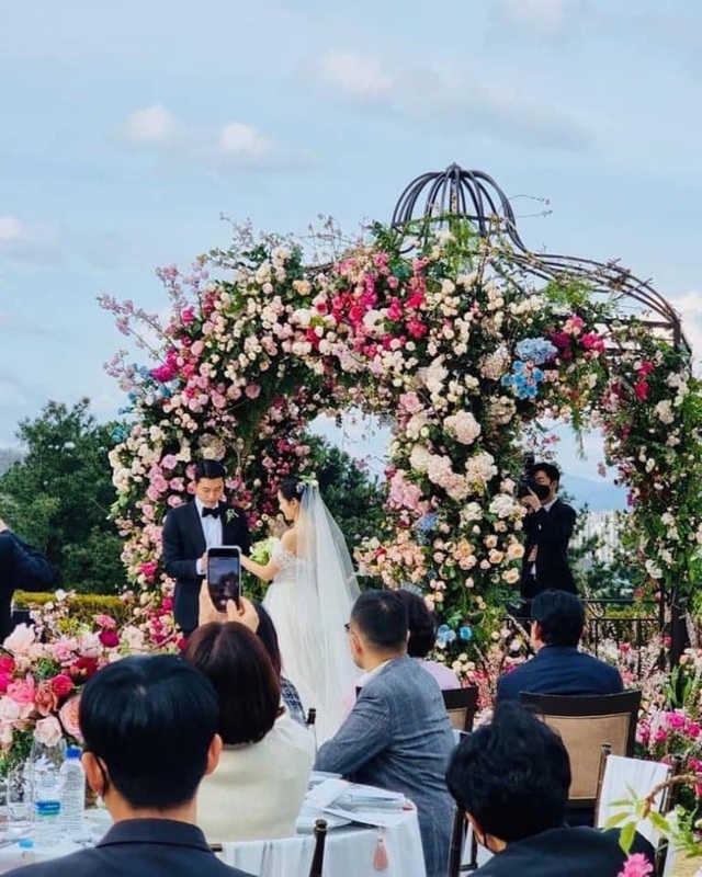 Đám cưới thế kỷ của Hyun Bin và Son Ye Jin được sao Vbiz ‘bắt trend’  - Ảnh 5.