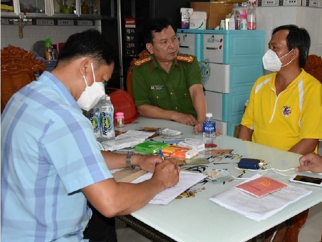 Cơ quan Công an lấy lời khai đối với Đào Tấn Tài - đối tượng sản xuất thuốc tân dược giả.