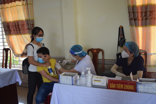 Trẻ 5 đến dưới 12 tuổi tại Quảng Bình được tiêm vaccine COVID-19 mũi 1 - Ảnh 4.