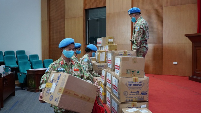 Trao tặng thuốc, vật tư y tế cho đoàn chiến quân y làm nhiệm vụ gìn giữ hòa bình Liên Hợp Quốc - Ảnh 1.