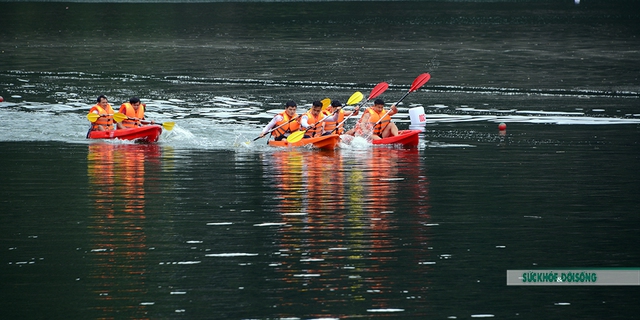 Hồ Bản Cài dậy sóng bởi các tay đua thuyền Kayak - Ảnh 5.