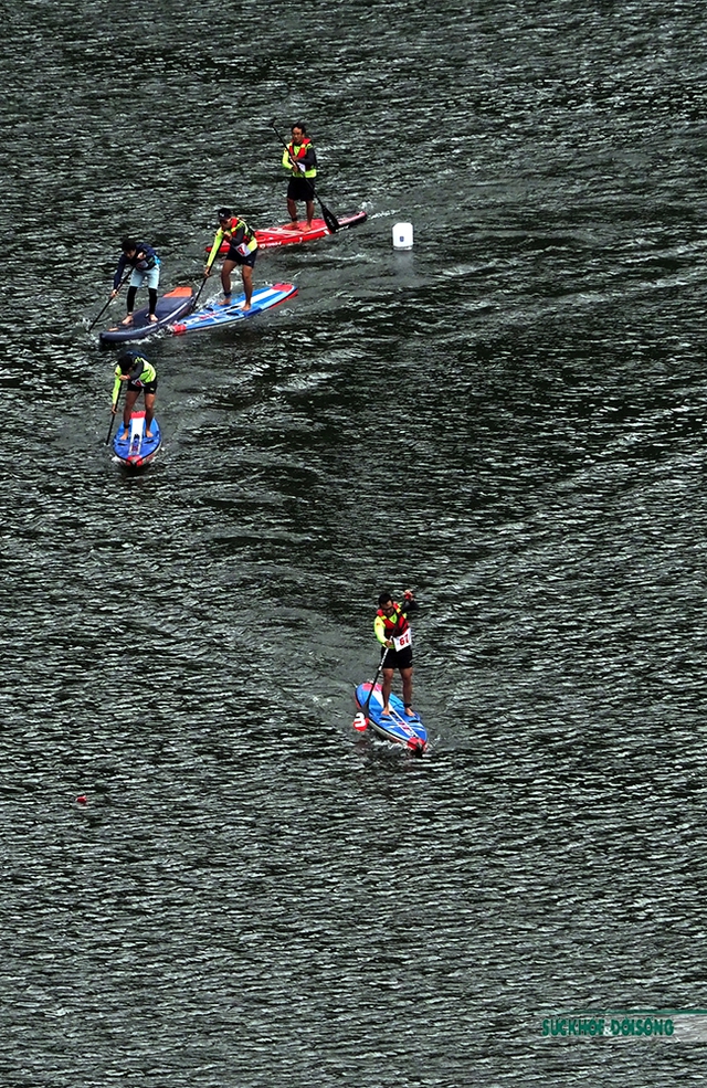 Hồ Bản Cài dậy sóng bởi các tay đua thuyền Kayak - Ảnh 9.