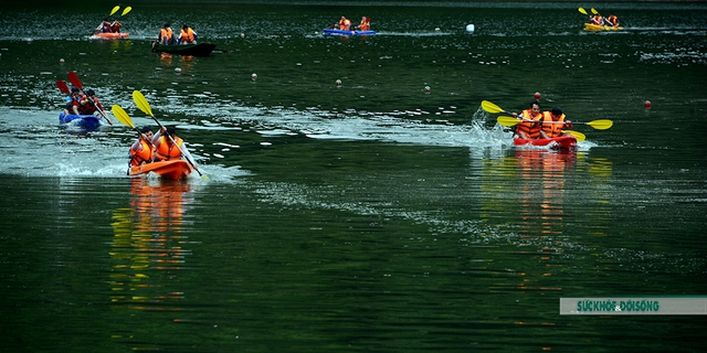 Hồ Bản Cài dậy sóng bởi các tay đua thuyền Kayak - Ảnh 10.