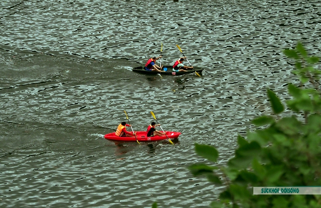 Hồ Bản Cài dậy sóng bởi các tay đua thuyền Kayak - Ảnh 14.