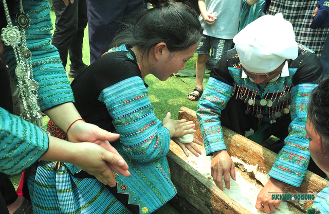 Thưởng thức chương trình dân ca, dân vũ tại “Chợ phiên vùng cao - Sơn La điểm hẹn” - Ảnh 13.