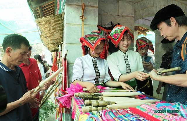 Thưởng thức chương trình dân ca, dân vũ tại “Chợ phiên vùng cao - Sơn La điểm hẹn” - Ảnh 2.