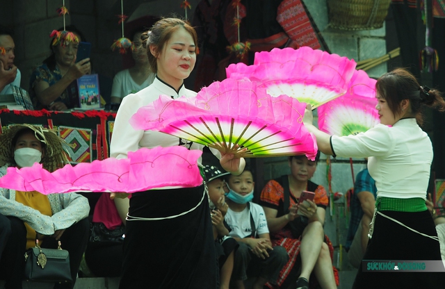 Thưởng thức chương trình dân ca, dân vũ tại “Chợ phiên vùng cao - Sơn La điểm hẹn” - Ảnh 9.