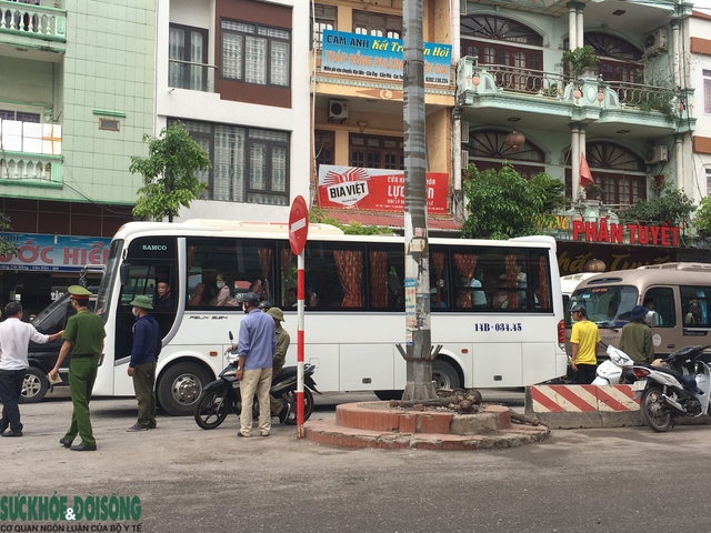 Du lịch nghỉ lễ ở Quảng Ninh: Lâu lắm mới gặp lại cảnh này, tuy mệt nhưng lại vui - Ảnh 3.