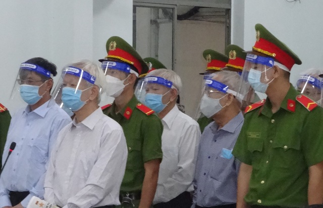 Hai cựu chủ tịch tỉnh Khánh Hòa bị đưa ra xét xử - Ảnh 2.