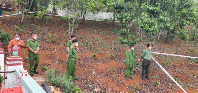 Cơn mưa lớn hé lộ nghi án chồng giết vợ rồi chôn xác phi tang - Ảnh 1.