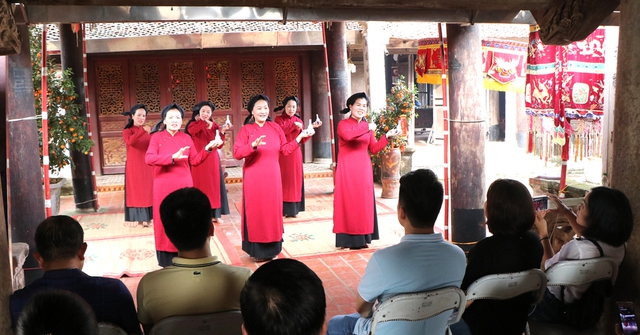 Giỗ Tổ Hùng Vương 2022: Phần hội trở lại, trải nghiệm hát Xoan làng cổ - Ảnh 6.