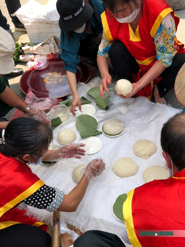 Giỗ Tổ Hùng Vương: Sôi nổi hội thi Hội thi gói, nấu bánh chưng và giã bánh giầy  - Ảnh 8.