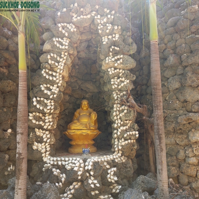Độc đáo ngôi chùa xây từ vỏ ốc, san hô…giữa đô thị - Ảnh 6.