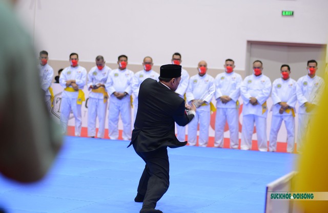 Ấn tượng nghi lễ trao kiếm tại ngày khai mạc môn Pencak Silat - Ảnh 7.