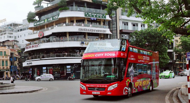 Đại biểu tham dự SEA Games 31 được Hà Nội miễn phí trải nghiệm xe buýt 2 tầng - Ảnh 2.