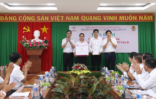 EVNNPT tọa đàm với người lao động nhân dịp Tháng Công nhân và Tháng hành động an toàn vệ sinh lao động - Ảnh 8.