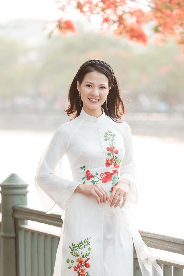 Hoa hậu Trần Thị Quỳnh bất ngờ tái xuất, duyên dáng với áo dài - Ảnh 6.