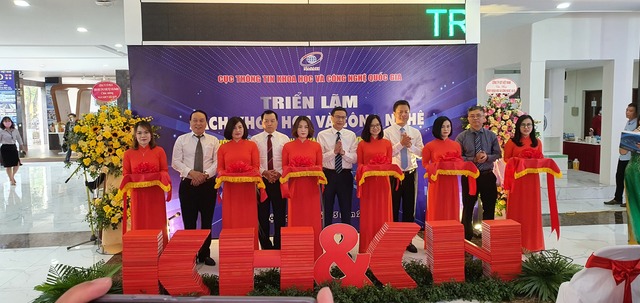 Triển lãm sách khoa học công nghệ rộng cửa đón công chúng - Ảnh 2.