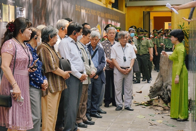 Nhiều hoạt động kỷ niệm 132 năm Ngày sinh Chủ tịch Hồ Chí Minh - Ảnh 4.