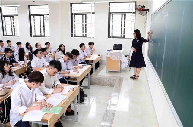 Nỗi lo thiếu giáo viên khi triển khai chương trình mới lớp 10 - Ảnh 1.