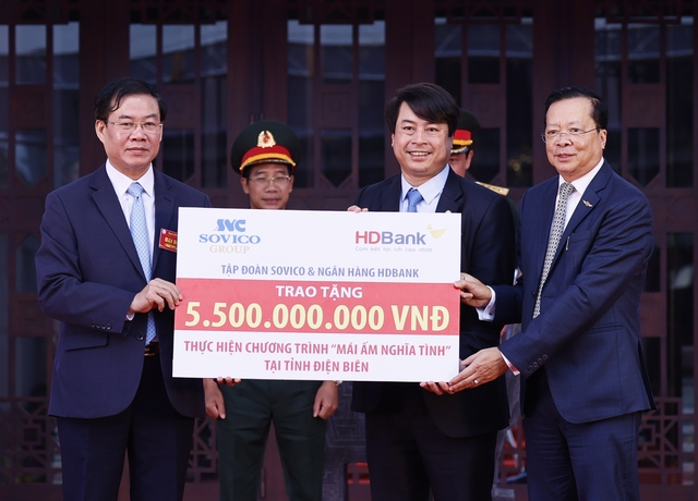 Tiếp tục các hoạt động về nguồn, Sovico và HDBank trao tặng kinh phí xây dựng 100 căn nhà tình nghĩa cho tỉnh Điện Biên - Ảnh 1.