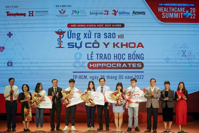 Trao học bổng Hippocrates cho các sinh viên tương lai của HIU - Ảnh 1.