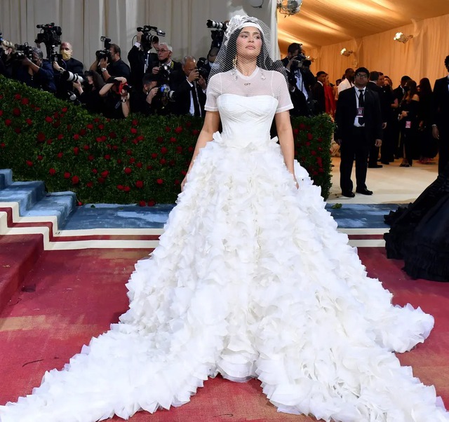 Met Gala 2022: Kendall Jenner diện váy hở bạo, sao giải trí khoe thời trang phá cách - Ảnh 10.