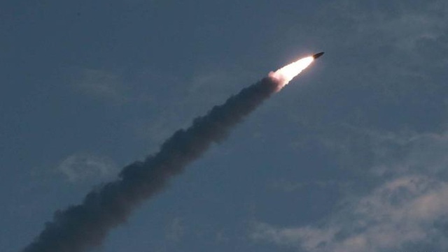 Tin nóng: Triều Tiên có thể vừa phóng tên lửa đạn đạo về vùng biển phía Đông - Ảnh 1.