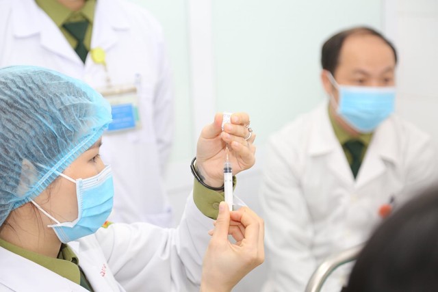 Nguy cơ tử vong tăng gấp 3 lần ở bệnh nhân suy tim chưa được tiêm vaccine phòng COVID-19 - Ảnh 2.