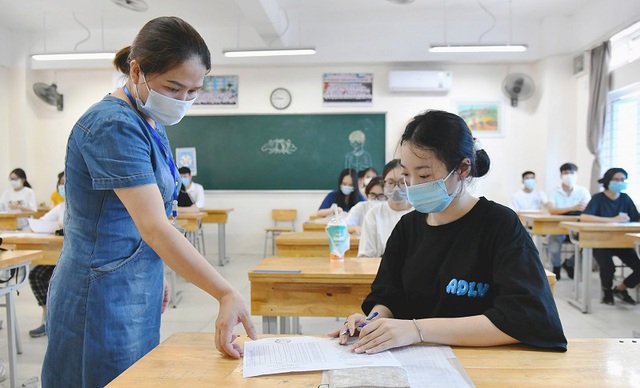 Không được yêu cầu thí sinh chưa thi tốt nghiệp, chưa có kết quả thi phải nhập học sớm - Ảnh 2.