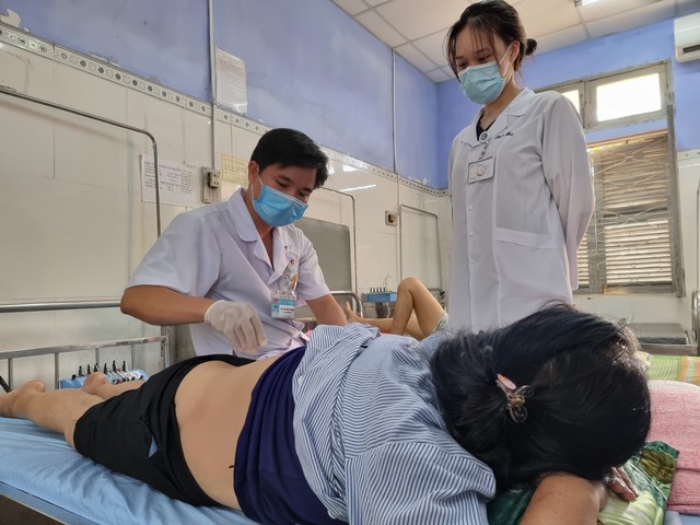 Bệnh viện YHCT Thừa Thiên Huế: Vì niềm tin và sức khỏe của nhân dân - Ảnh 2.