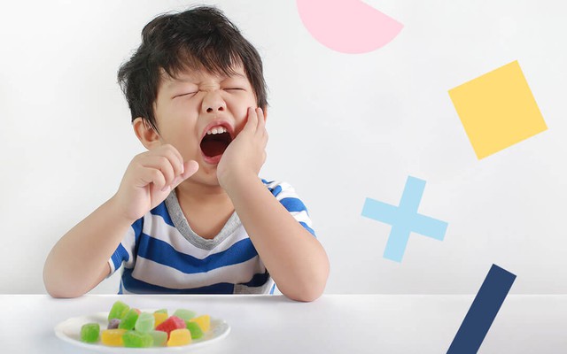 Cần từ bỏ ngay những thói quen ăn uống sai cách có thể phá hủy răng của trẻ - Ảnh 4.