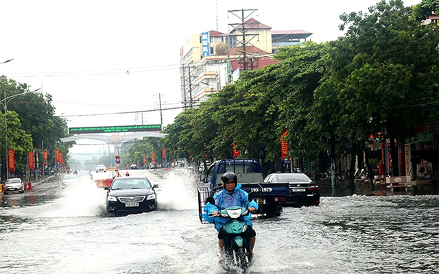 Cảnh báo mưa giông, lốc, sét, mưa đá và gió giật mạnh ở Bắc Bộ và Bắc Trung Bộ - Ảnh 2. Cảnh báo mưa giông, lốc, sét, mưa đá và gió giật mạnh ở Bắc Bộ và Bắc Trung Bộ - Ảnh 2.