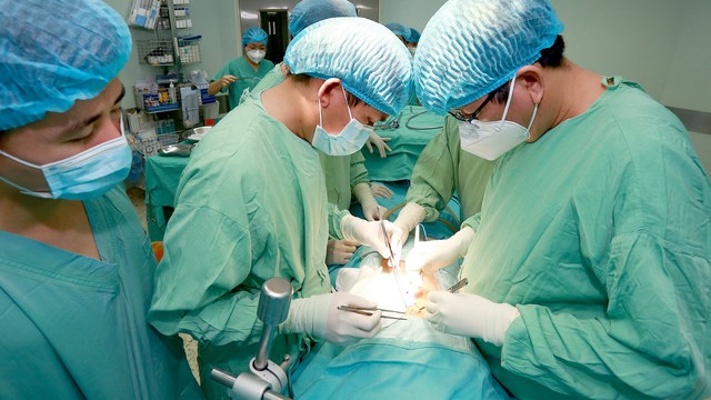 Ca hiến tạng sau khi chết não đầu tiên tại miền Trung - Tây Nguyên cứu sống 2 bệnh nhân - Ảnh 3.
