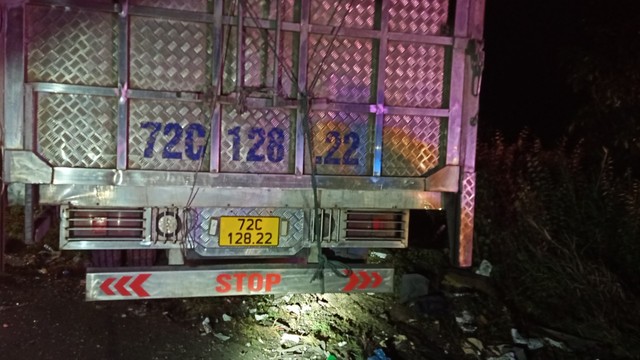 Xe tải đâm vào xe khách trên QL1 khiến 3 người tử vong, 8 người bị thương