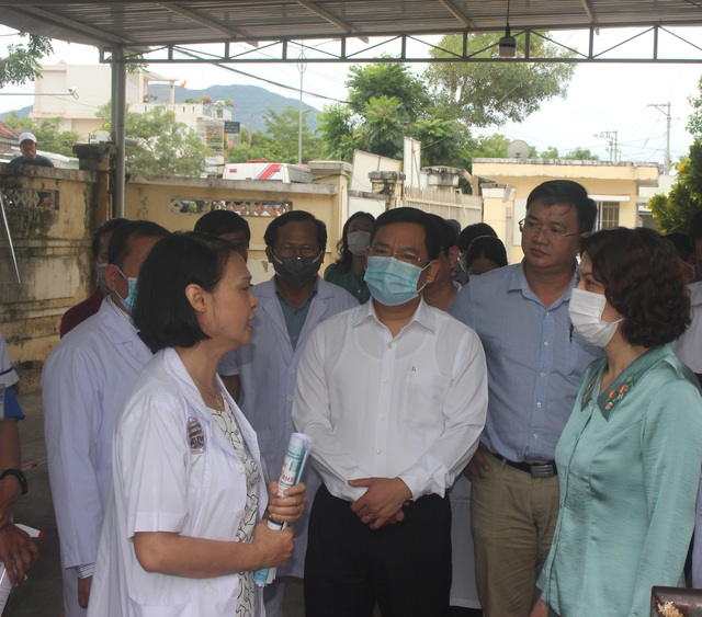 Lãnh đạo Bộ Y tế làm việc với tỉnh Khánh Hòa và kiểm tra điểm nóng sốt xuất huyết - Ảnh 4.