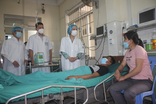 Lãnh đạo Bộ Y tế làm việc với tỉnh Khánh Hòa và kiểm tra điểm nóng sốt xuất huyết - Ảnh 6.