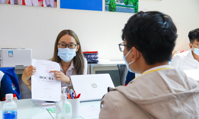 &quot;Hồ sơ học bạ của các thí sinh có vẻ được làm đẹp hơn những năm trước&quot; - Ảnh 2.