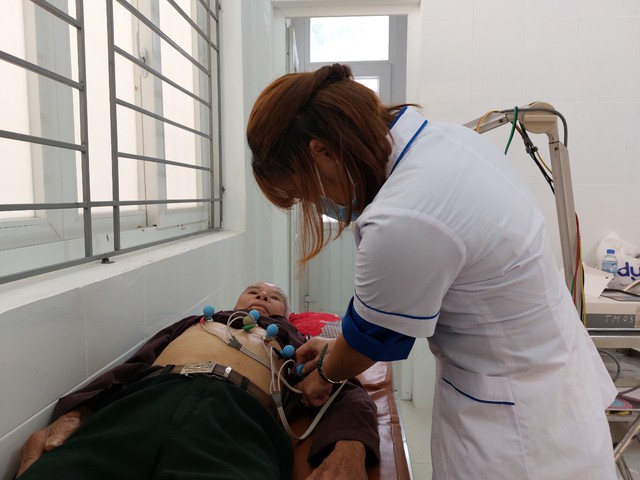 Đoàn Thanh niên Bộ Y tế thăm khám sức khỏe cho bà con vùng sâu, vùng xa - Ảnh 7.