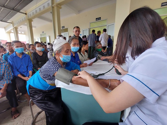 Đoàn Thanh niên Bộ Y tế thăm khám sức khỏe cho bà con vùng sâu, vùng xa - Ảnh 9.