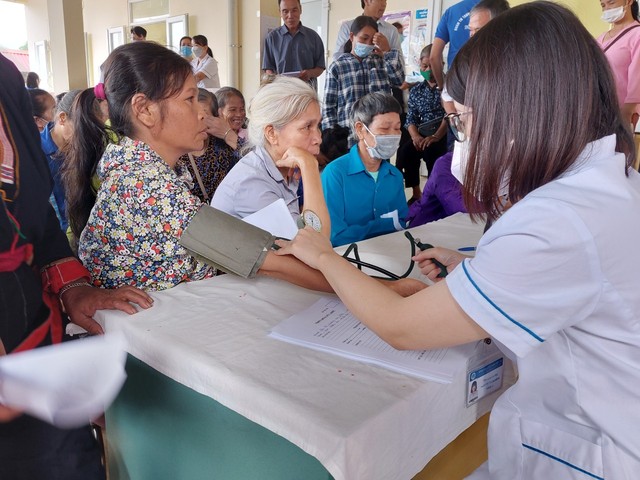 Đoàn Thanh niên Bộ Y tế thăm khám sức khỏe cho bà con vùng sâu, vùng xa - Ảnh 20.