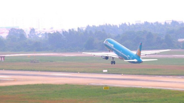 Máy bay của Vietnam Airlines chở 111 hành khách phải hạ cánh khẩn cấp - Ảnh 2.