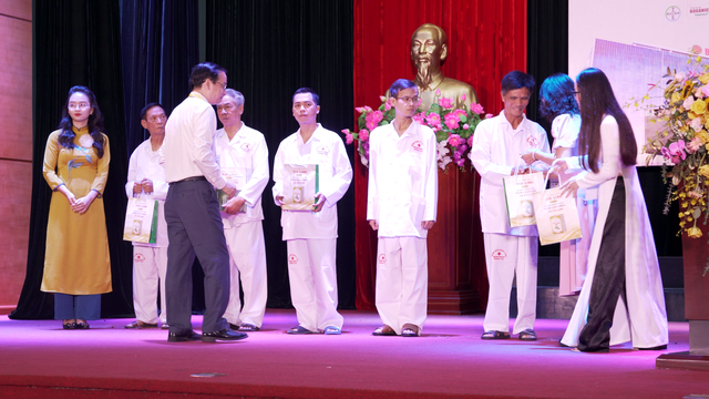Tuệ Linh cùng Hội Gan mật Việt Nam hưởng ứng Ngày Viêm gan Thế giới - Ảnh 3. Tuệ Linh cùng Hội Gan mật Việt Nam hưởng ứng Ngày Viêm gan Thế giới - Ảnh 3.