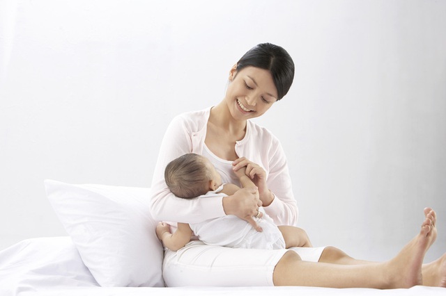 Sữa mẹ giúp bảo vệ trẻ sơ sinh và trẻ nhỏ trong đại dịch Covid-19 - Ảnh 2.