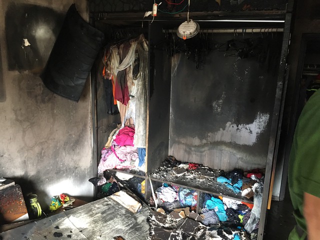 Cứu 1 bé trai khỏi căn hộ tầng 20 chung cư đang bốc cháy ở Hà Nội - Ảnh 3.