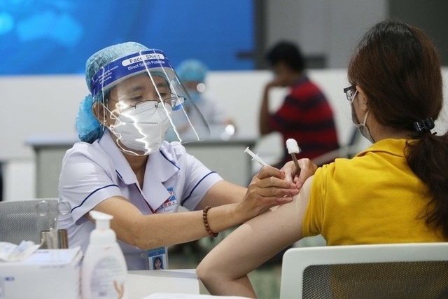 Nhiệm vụ quan trọng của Hà Nội là hoàn thành tiêm vaccine, đảm bảo phòng, chống dịch COVID-19 - Ảnh 3.